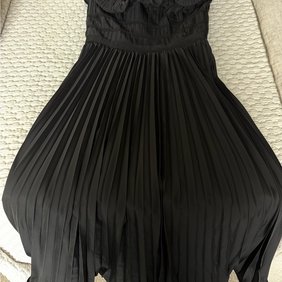 NWT MOON RIVER BLACK PLEATED DRESS - Picture 3 of 3